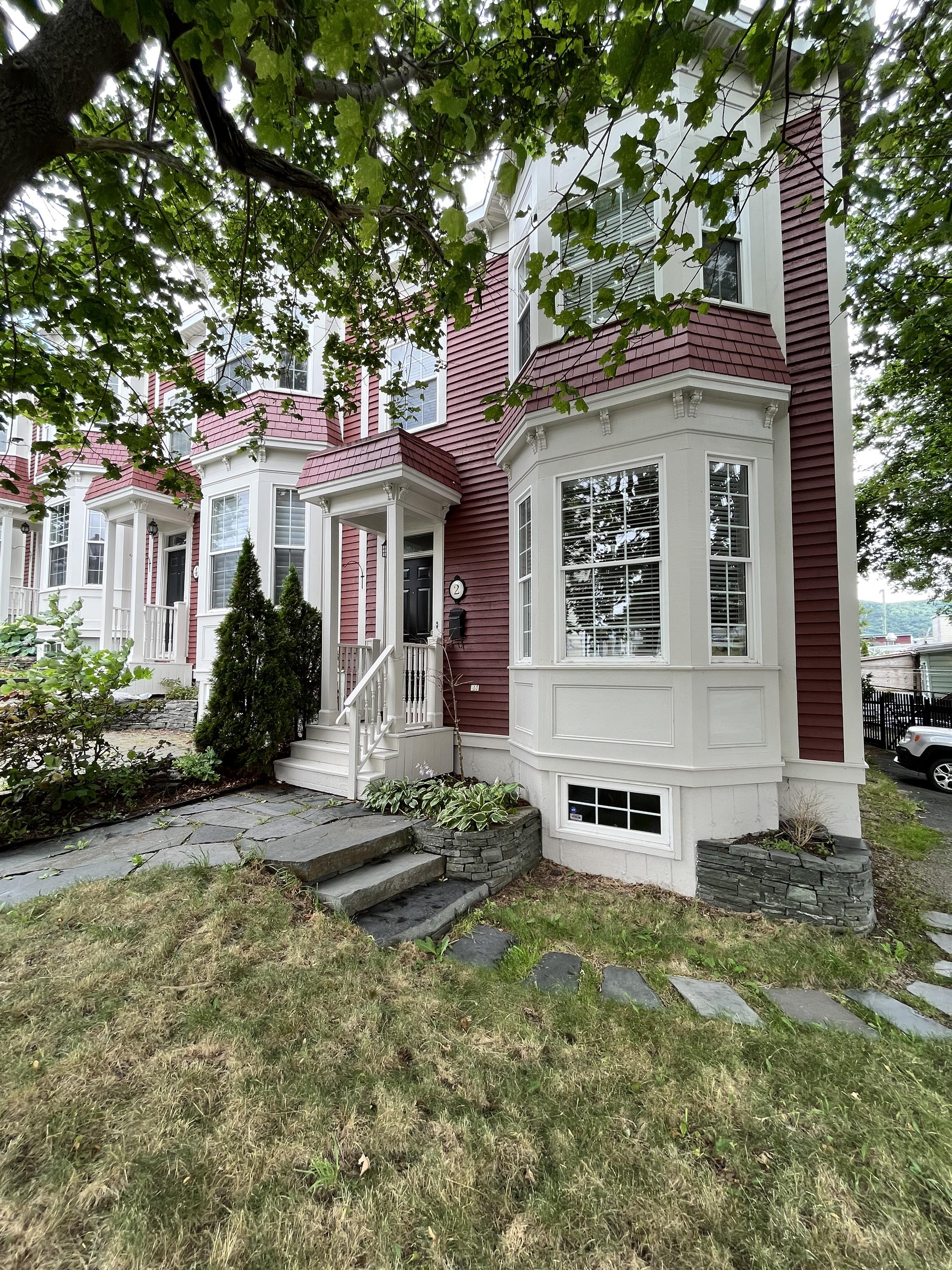 2 Howe Place